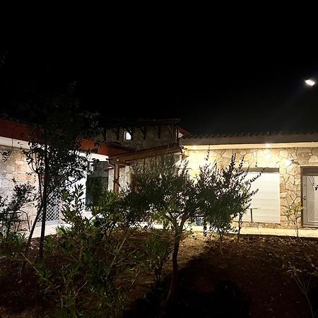 Jardin Miraculeux Hotel Himare Exterior photo