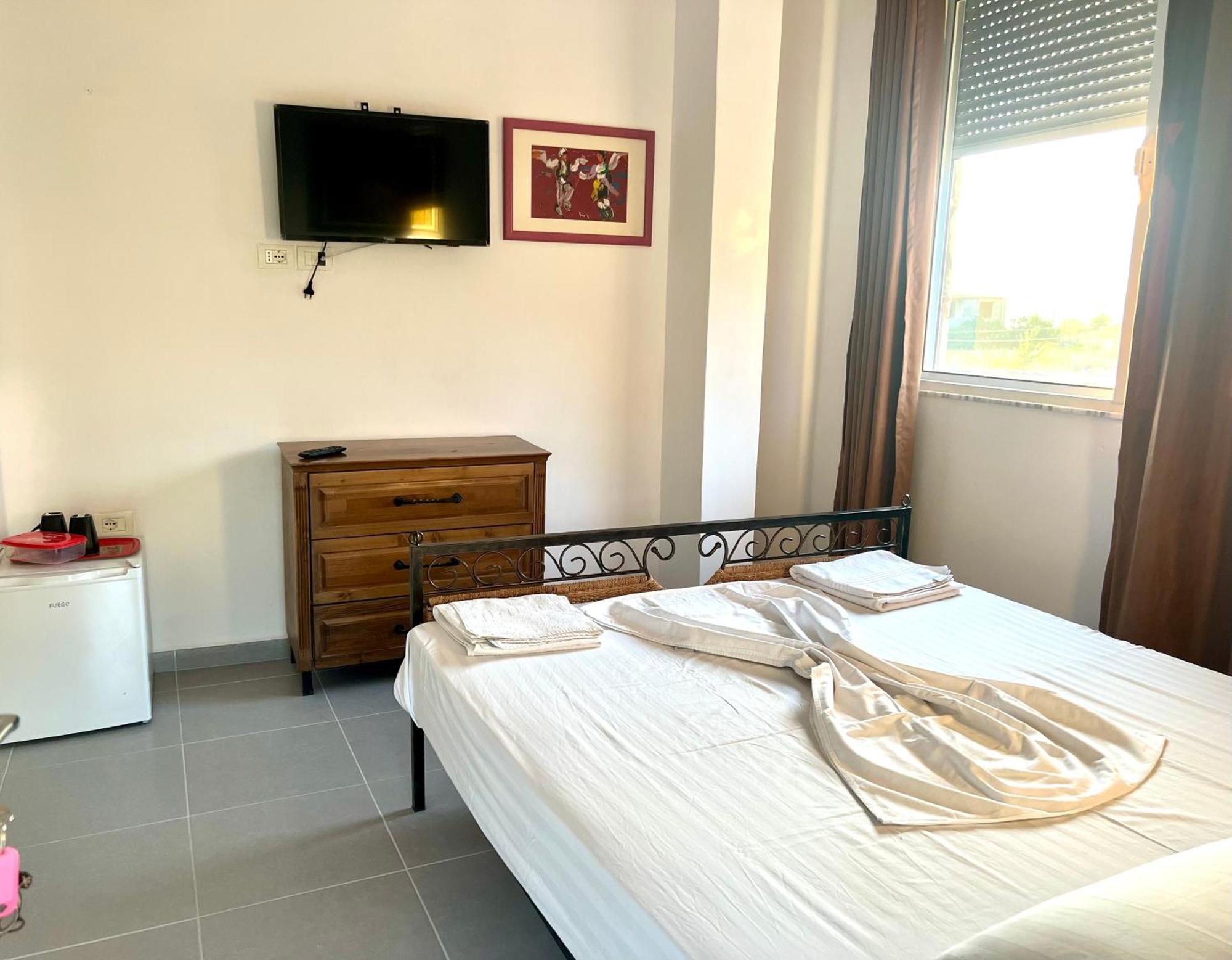 Jardin Miraculeux Hotel Himare Exterior photo