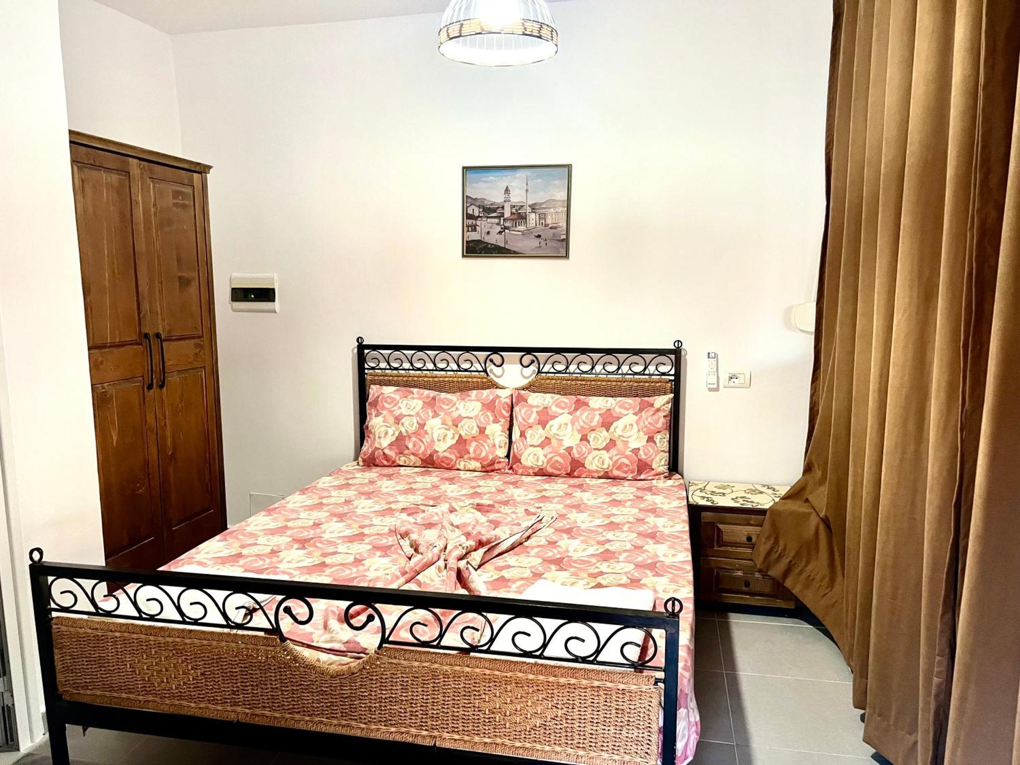Jardin Miraculeux Hotel Himare Exterior photo