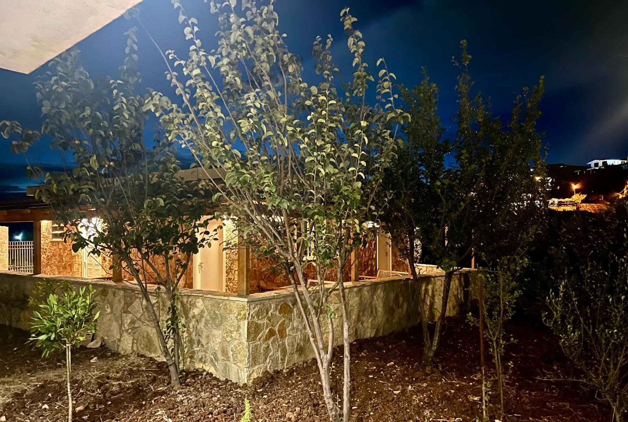 Jardin Miraculeux Hotel Himare Exterior photo