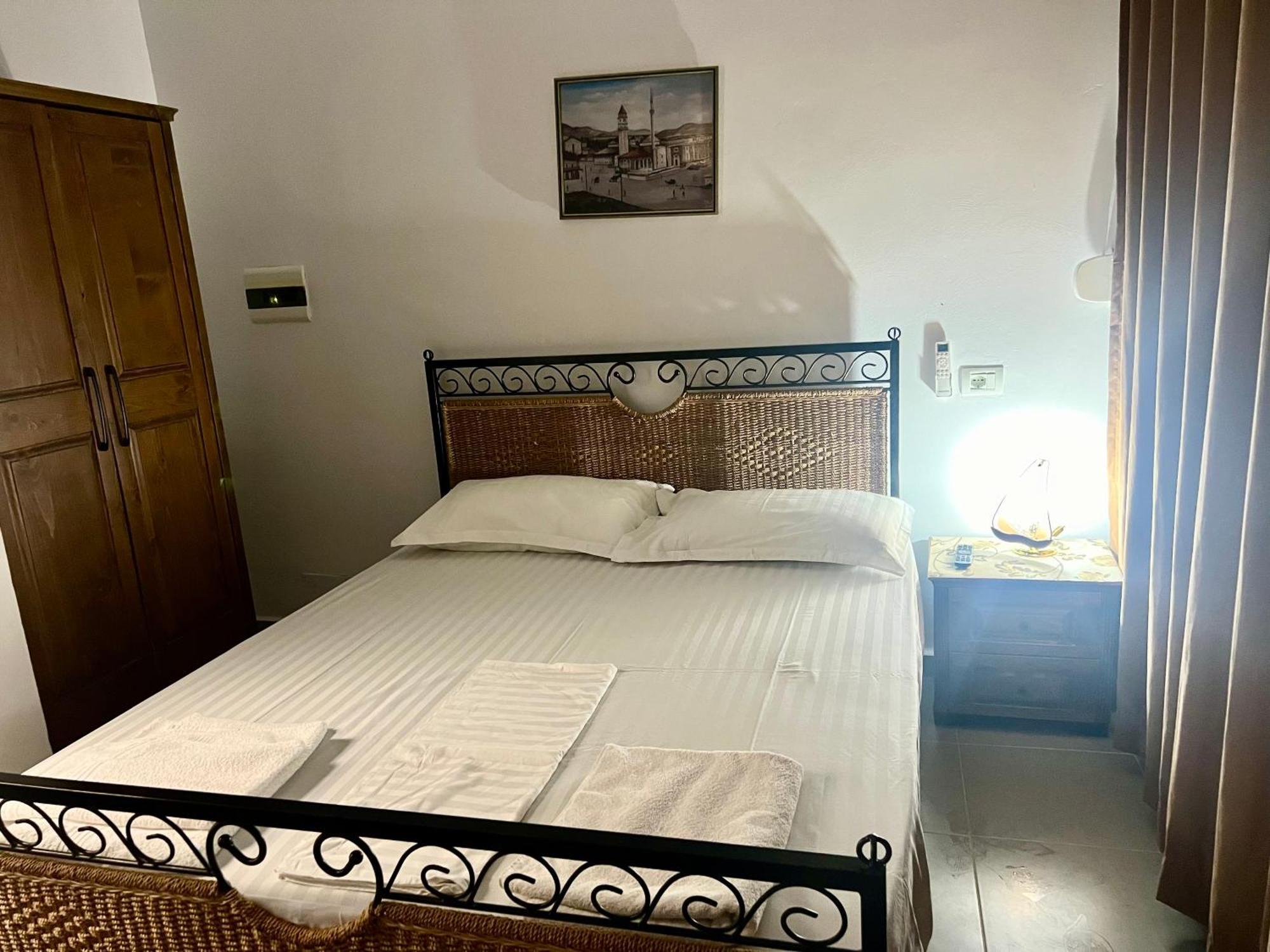 Jardin Miraculeux Hotel Himare Exterior photo
