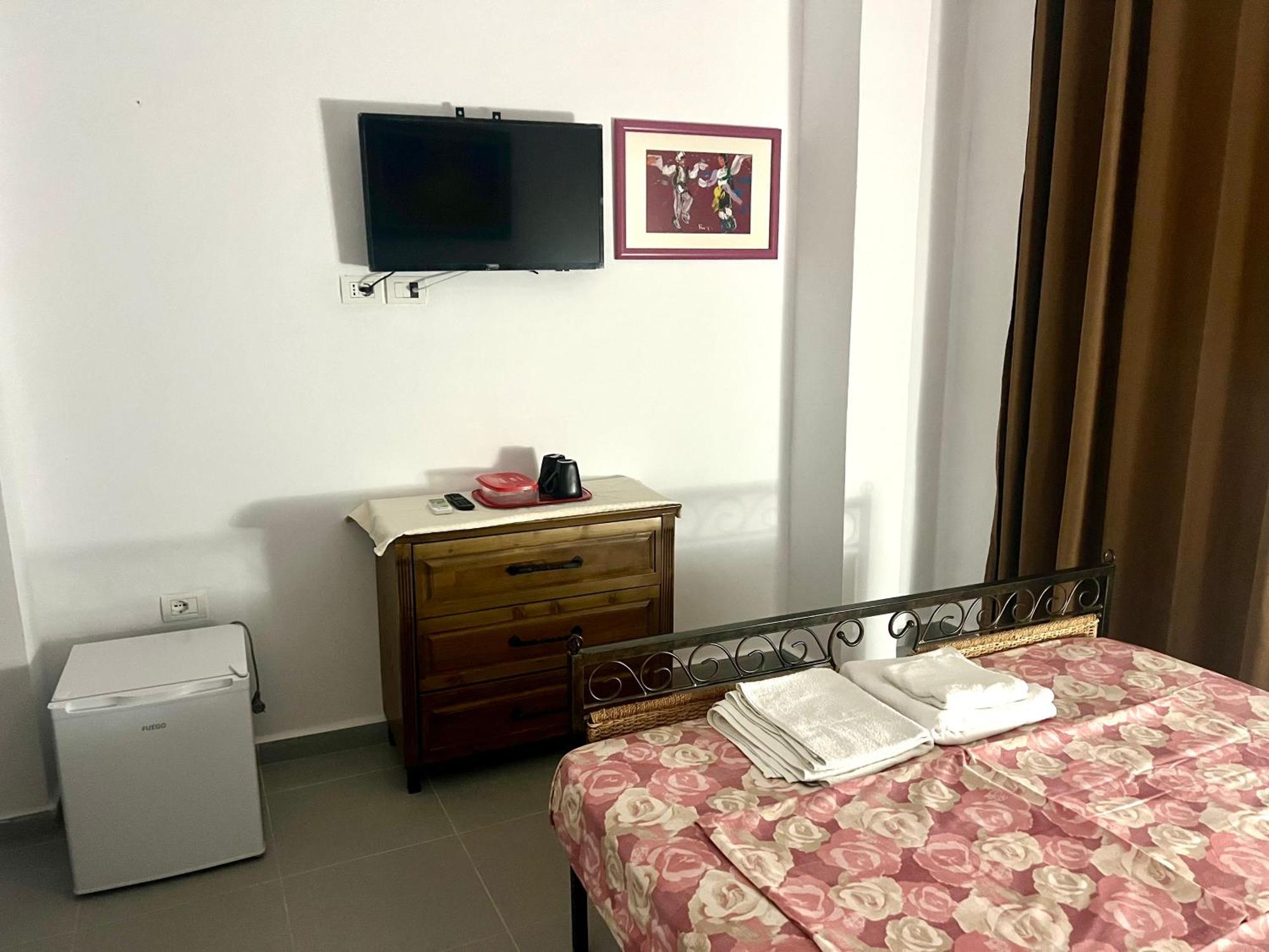 Jardin Miraculeux Hotel Himare Exterior photo