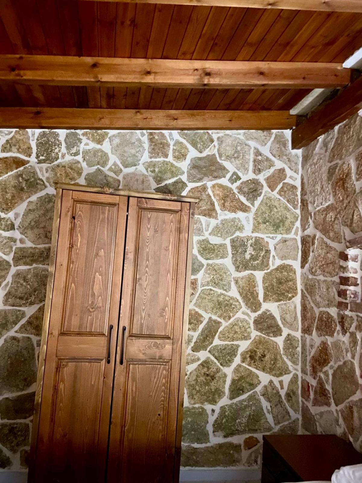 Jardin Miraculeux Hotel Himare Exterior photo